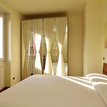 Sleeps 6 Appartement Mezzegra
